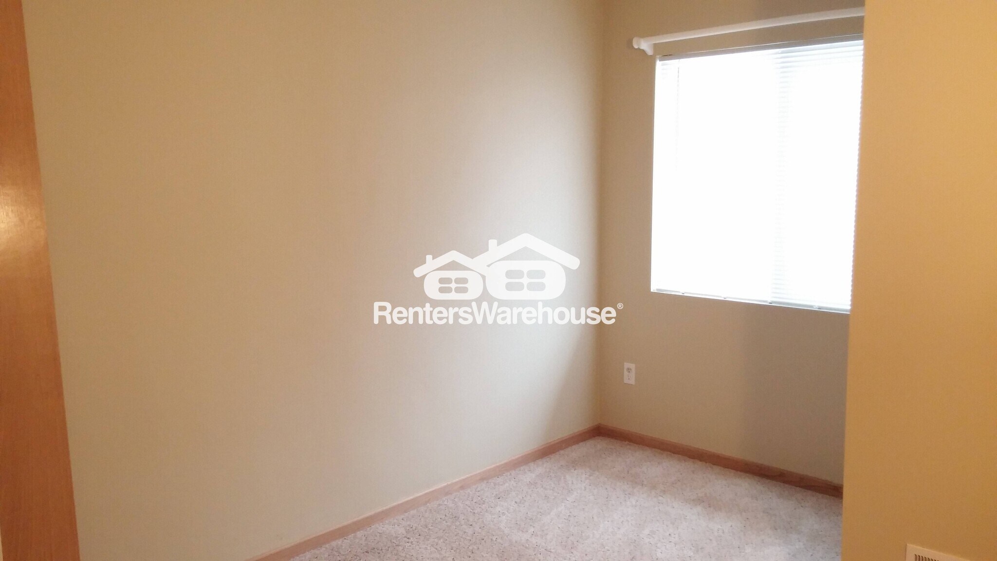 Building Photo - 127 S Cedar St