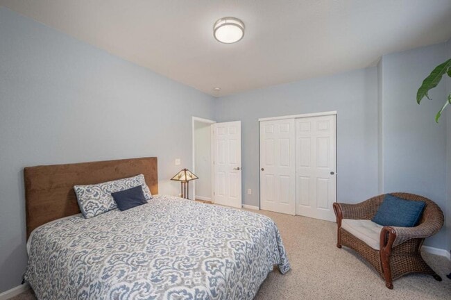 Building Photo - 4220 Ravenna Pl