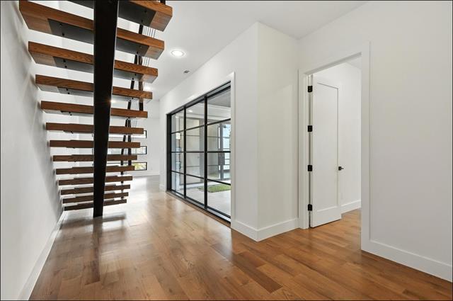 Building Photo - 3523 N Versailles Ave