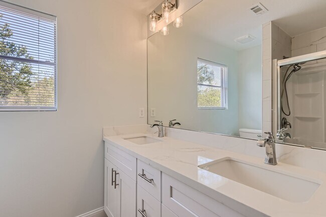 Building Photo - Private Modern Ranch House on 5 Acres East...