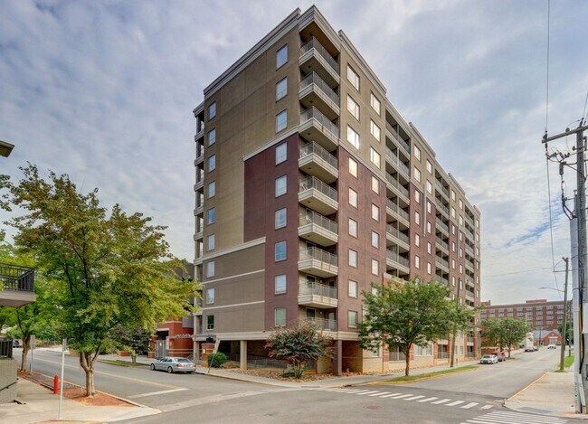 Building Photo - Available FALL 2026 @ $3300/Month! Beautiful 8th floor Lake Plaza unit ready for August 2026 Move...