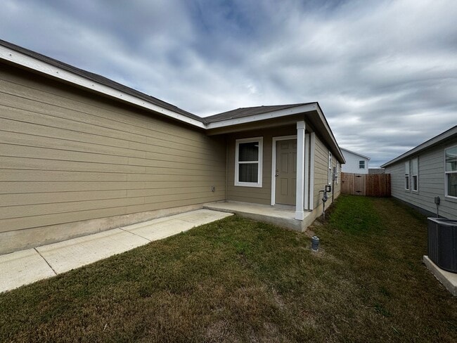 Building Photo - MOVE-IN SPECIAL! Modern 2024 New-Build with Open-Concept Living and Private Primary Suite in Wate...