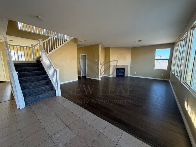 Building Photo - 4 bedroom 3bath 3 car garage in Victorville