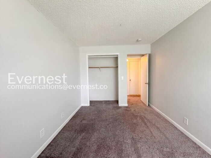 Building Photo - 1606 Cottonwood Dr