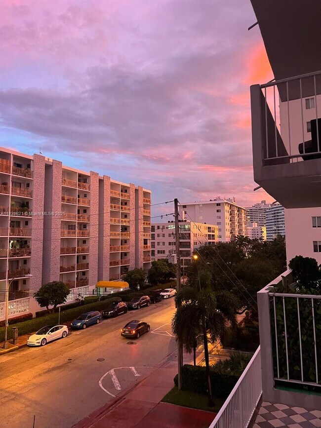 Building Photo - 1331 Lincoln Rd