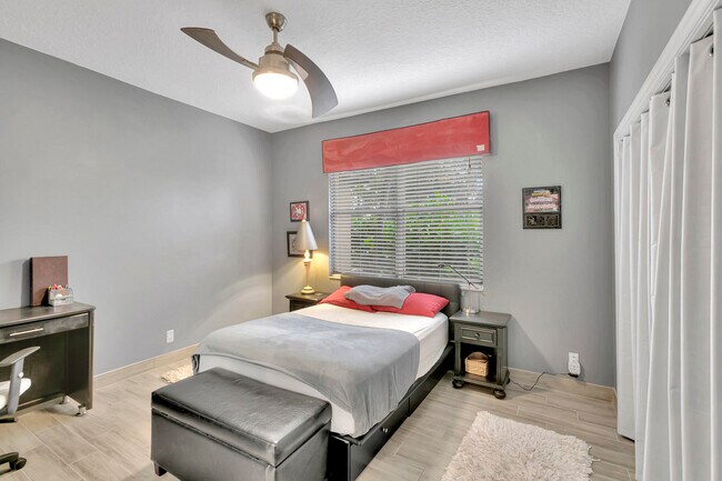 Building Photo - 8205 Woodsmuir Dr