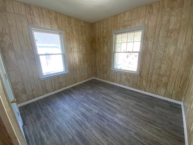 Building Photo - 226 S Virginia Ave