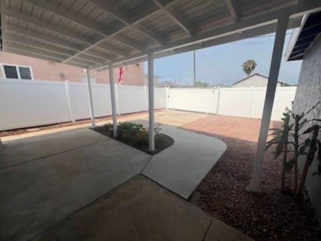 Building Photo - Imperial Beach - Newly Renovated Bungalow