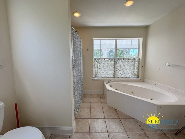 Building Photo - Furnished 4BR Waterfront Home in Fort Walt...