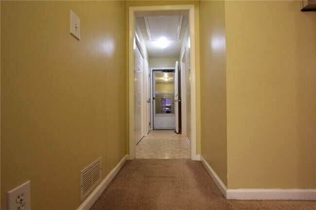 Building Photo - 818 Springlake Rd