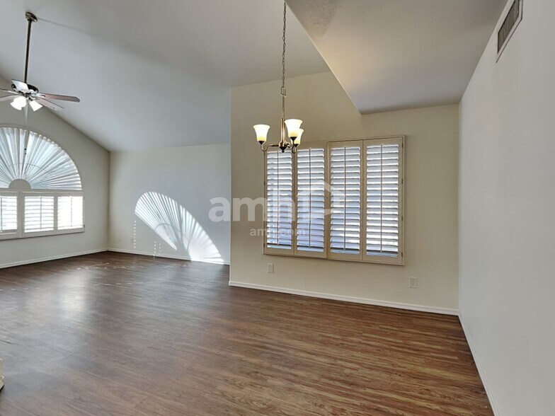 Building Photo - 4229 N Ranier