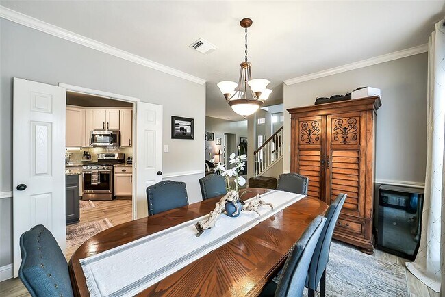 Building Photo - 3711 Pinehurst Dr