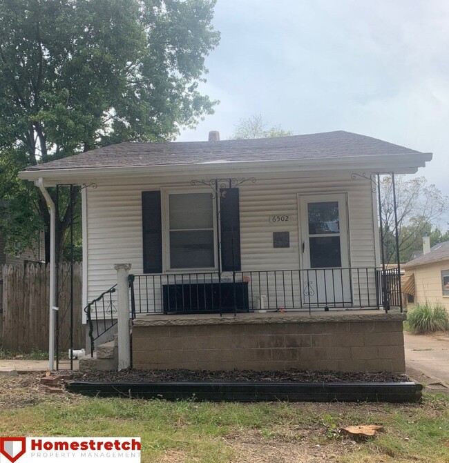 Building Photo - Renovated Two Bedroom Home Available!