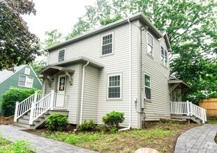 Building Photo - Nice Single family in West Roxbury