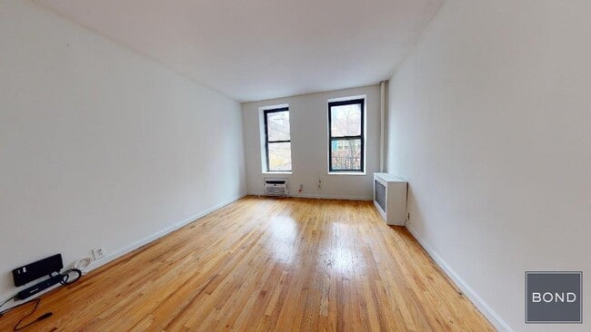 Building Photo - 335 E 92nd St