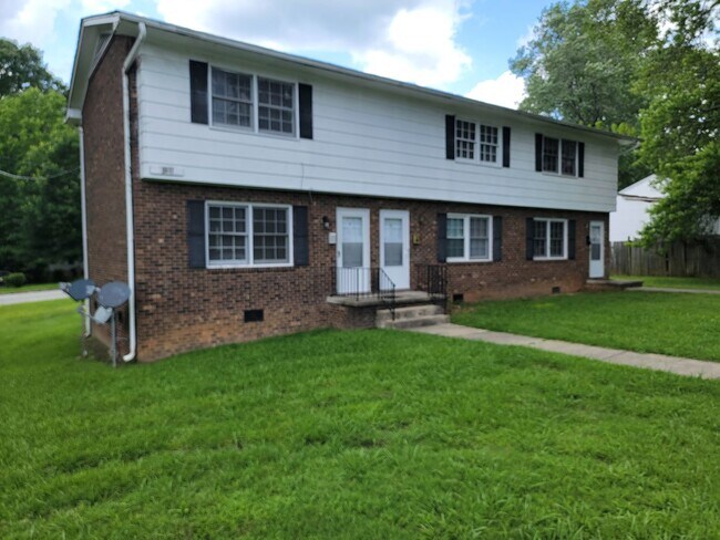 Primary Photo - 1511 Andover Ave