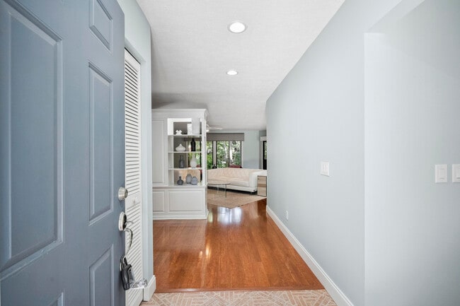 Building Photo - 5300 SE Schooner Oaks Way