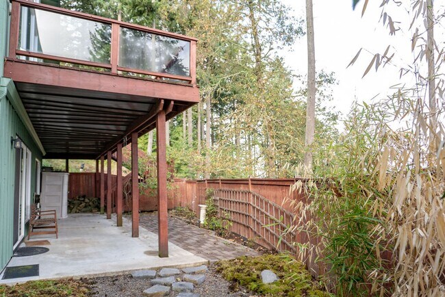Building Photo - 3345 Bentley Ave