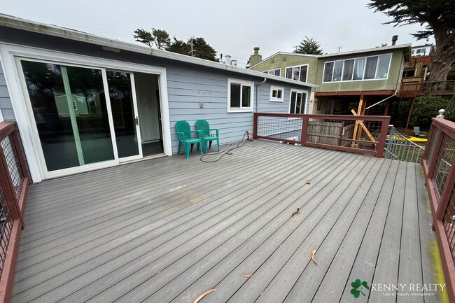 Building Photo - 424 Manor Dr