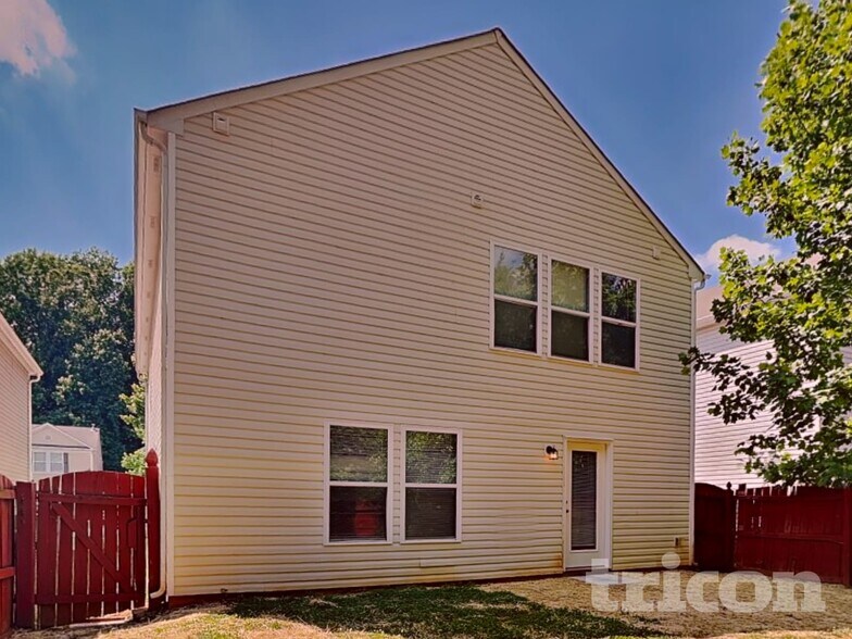 Building Photo - 7242 Fox Point Dr