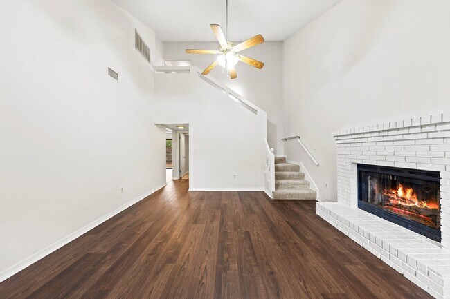 Building Photo - Charming Home in Parkwood Circle!