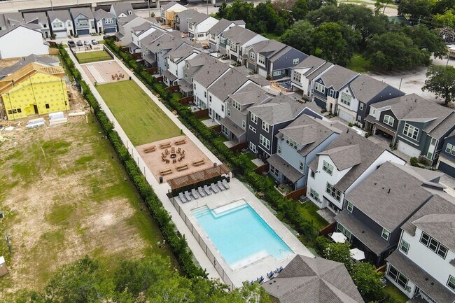 Building Photo - 16030 Mason Run Dr