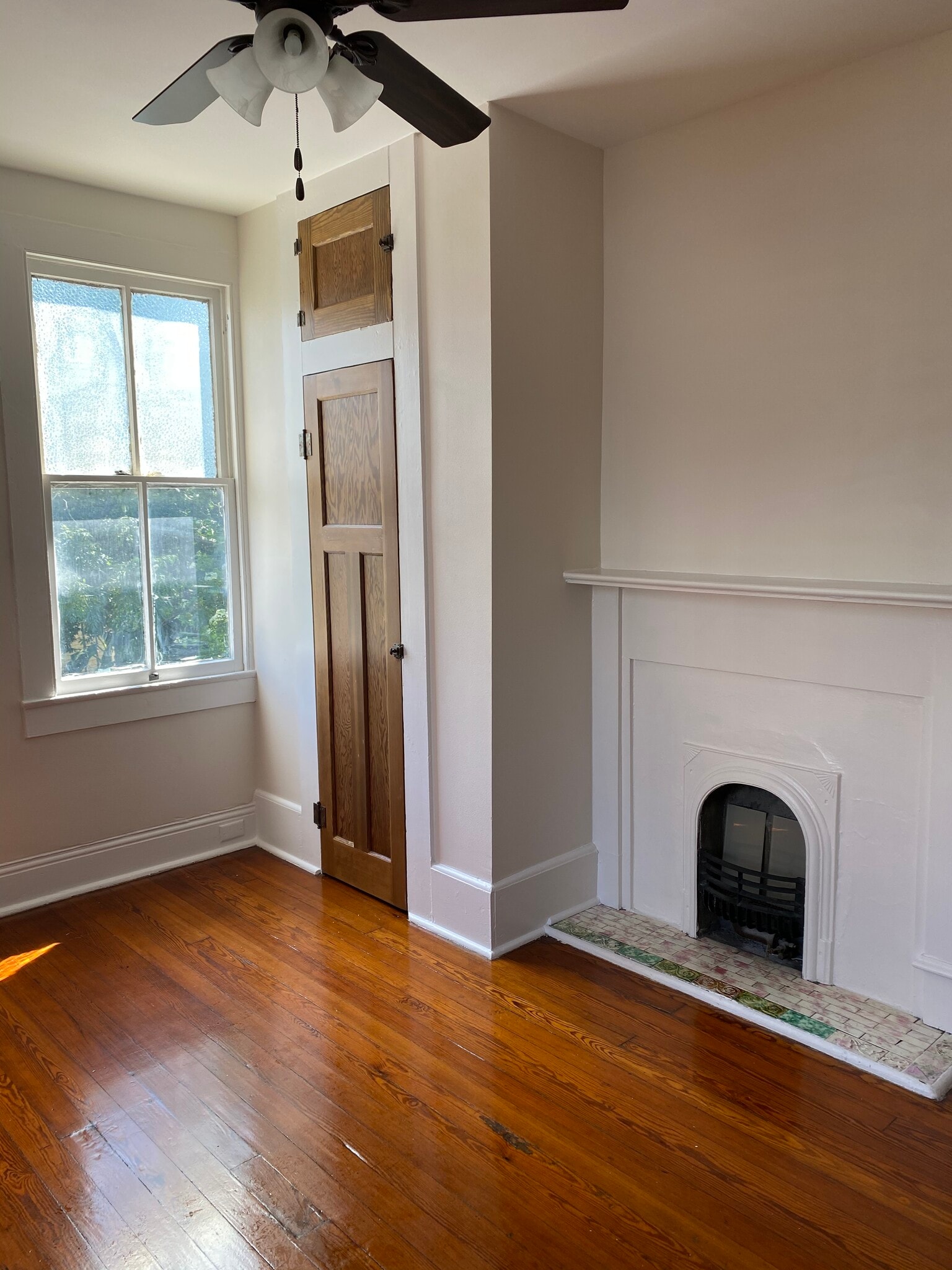 Back room/ BR or living - 1414 Thalia St