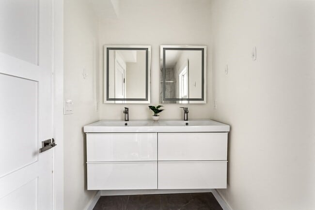 Building Photo - 19 Harrison St