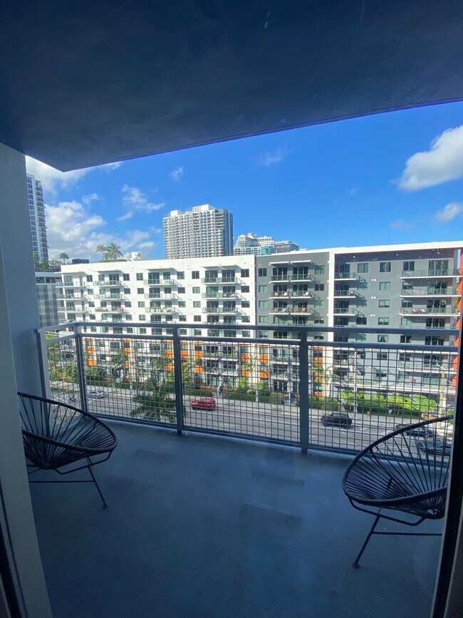 Building Photo - 213 NE 27th St