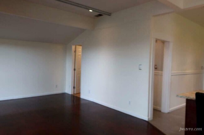 Building Photo - 445 Hoffman Ave