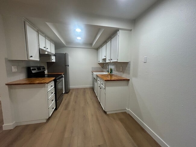 Building Photo - Beautiful 2 Bedroom, 2 Bathroom Condo in N...