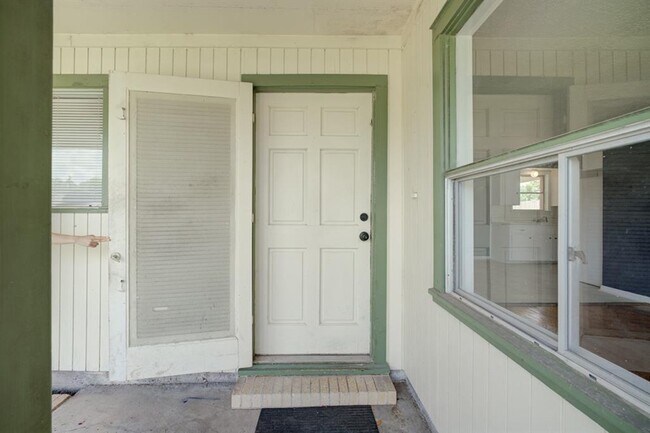 Building Photo - 8623 Norton Dr