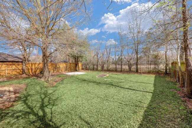 Building Photo - 5511 Beekman Rd