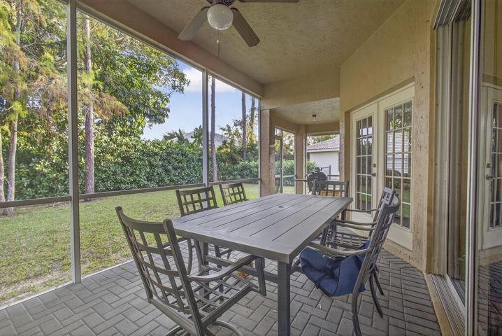 Building Photo - 146 Fernwood Crescent