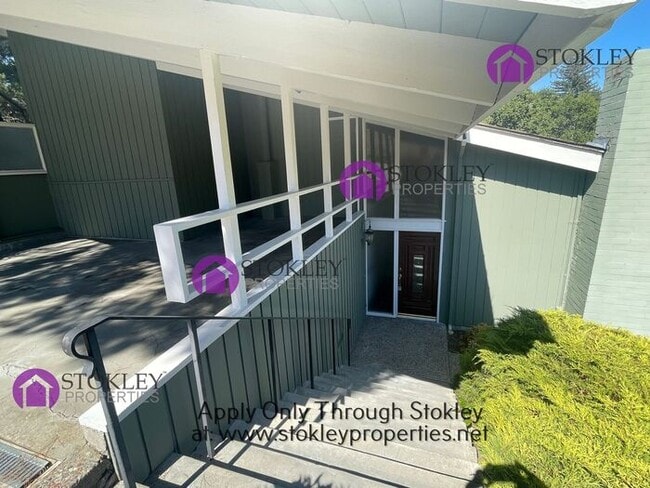 Building Photo - 137 Donna Maria Way