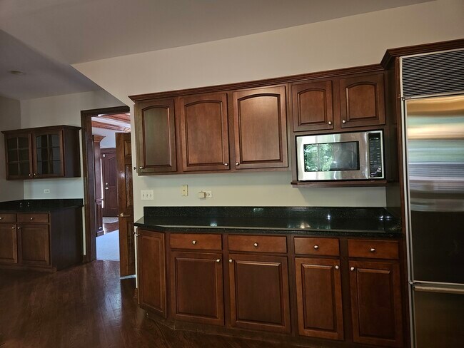 Building Photo - 733 Woodbury Ct
