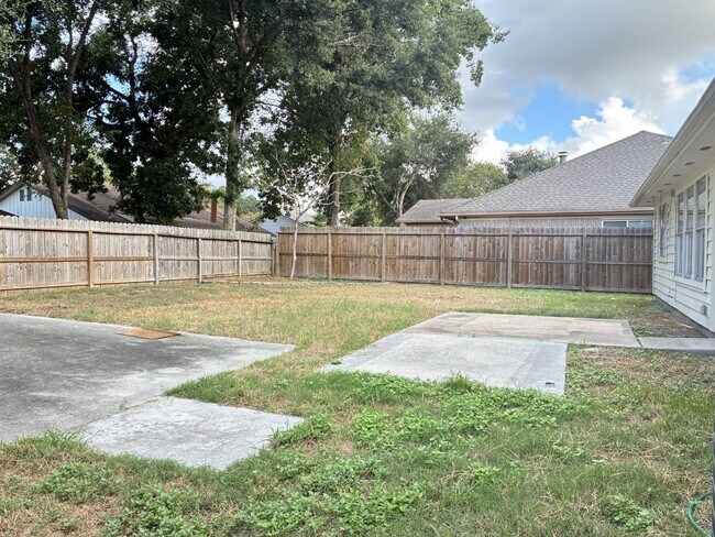 Building Photo - 11607 Lennington Dr