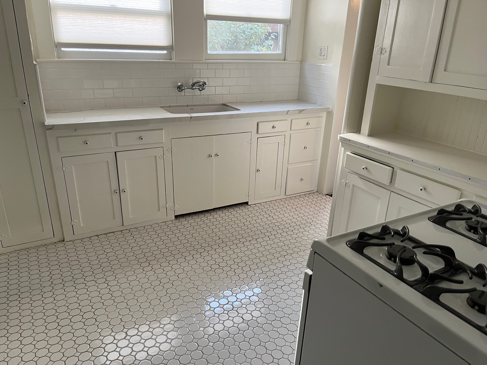 Kitchen 3 - 810 Crestmoore Pl