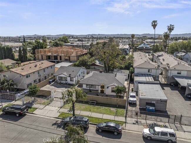 Building Photo - 14722 Strathern St