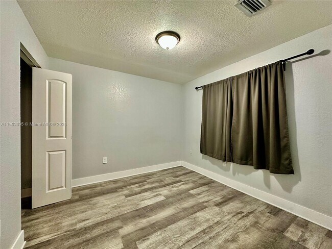 Building Photo - 15430 SW 82nd Ln