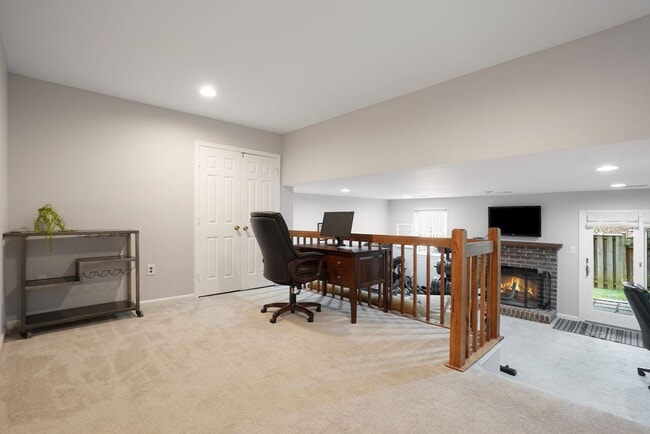 Building Photo - Gorgeous 2BR/3.5BTH Townhome in desirable Neighborhood of StoneyBrook in Rockville