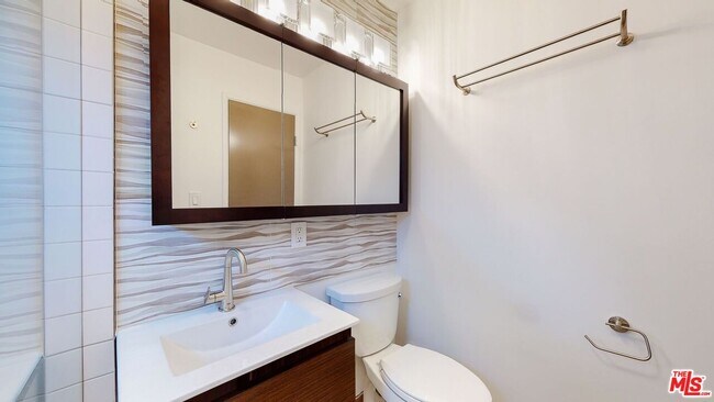 Building Photo - 10333 Santa Monica Blvd