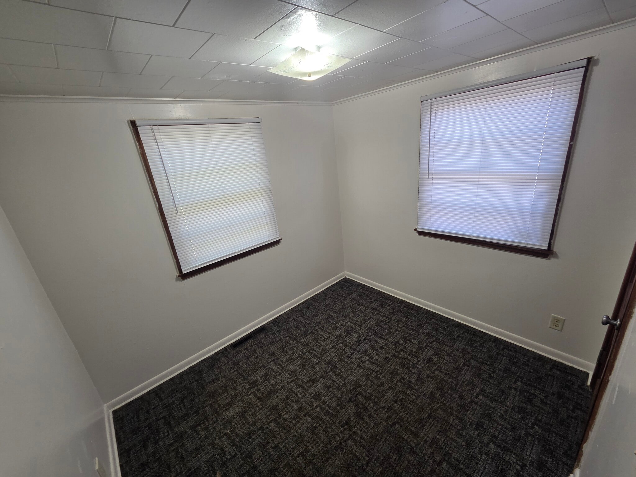 Building Photo - 123 9th St NE