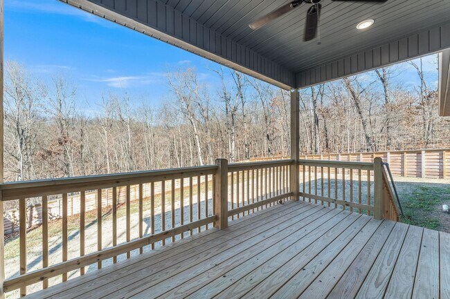 Building Photo - Welcome to this stunning 3-bedroom, 2-bathroom home that boasts a range of high-quality features ...