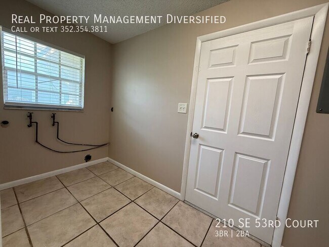 Building Photo - 210 SE 53rd Ct