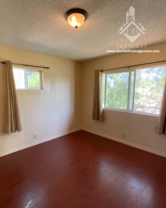 Building Photo - 265 E 2nd St