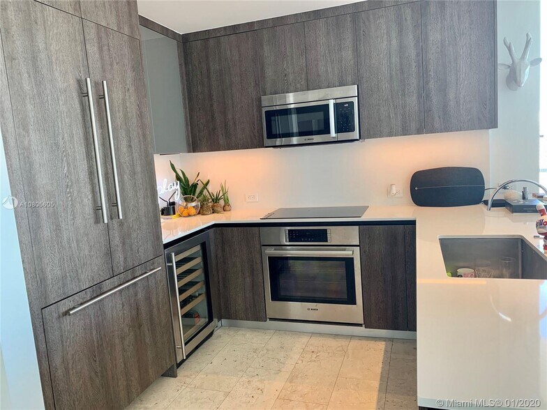 Building Photo - 88 SW 7th St