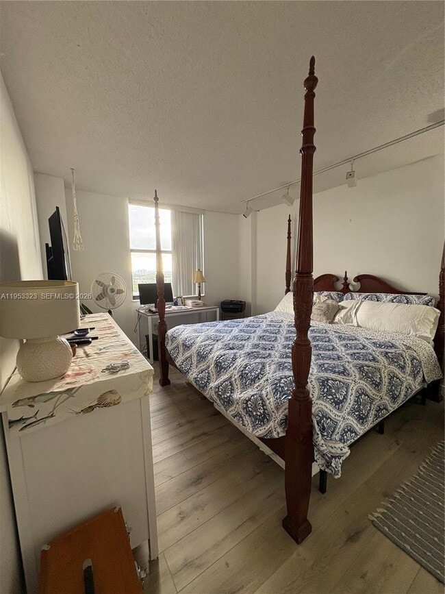 Building Photo - 1470 NE 123rd St