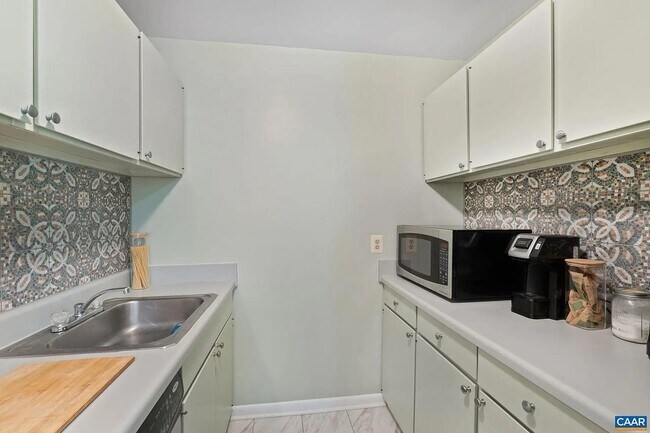 Building Photo - 545 Burgoyne Rd