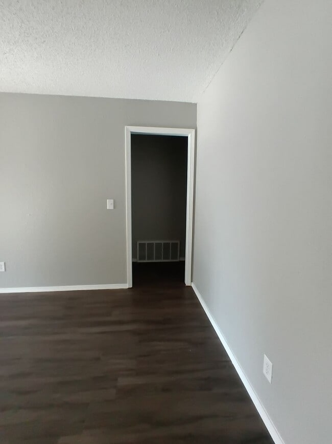 Building Photo - Better Than New! W/appliances!